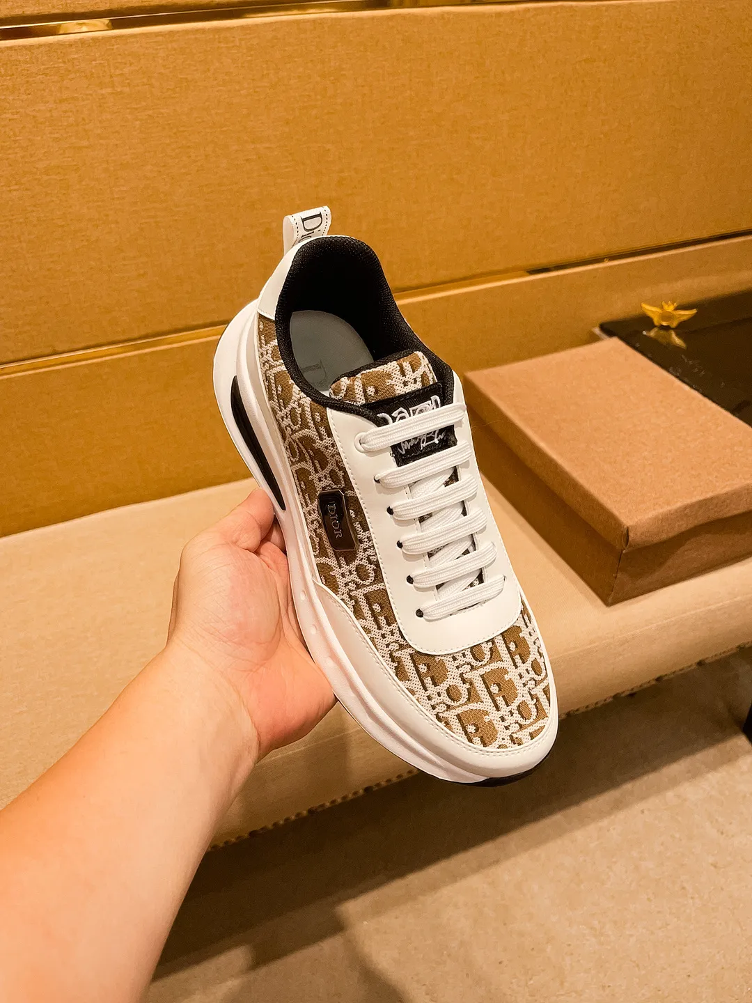 🚘🚘Factory batch 440 💰[Dior]🔥 High-end men's shoes brand official website 1:1 latest masterpiece: the upper is made of mercerized fabric imported from Italy with a comfortable and breathable lining➕original non-slip and wear-resistant outsole🔥, making walking more convenient and comfortable! An exclusive new model, a stunning work, a beautiful 1:1 replica [color] compared to the official quality! Create a fashionable personality to set off your uniqueness! A must-have for trendy men! Classic🔥Size: 38-44 Color: 🔥 2⃣️ colors available🔥